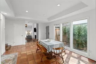 Photo #6: 21058609 Listing