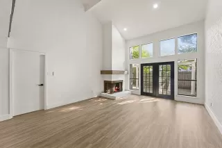 Photo #5: 21059138 Listing