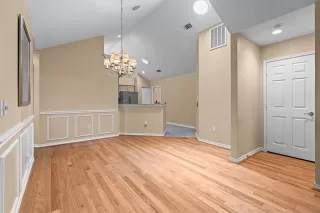 Photo #6: 21059743 Listing