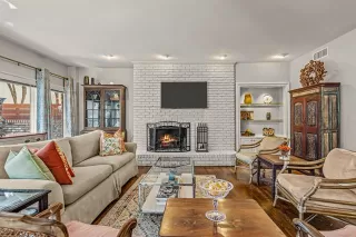 Photo #5: 21062530 Listing