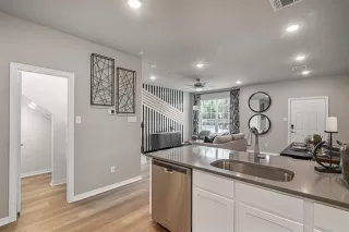 Photo #5: 21063801 Listing 