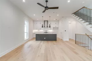 Photo #2: 21065082 Listing