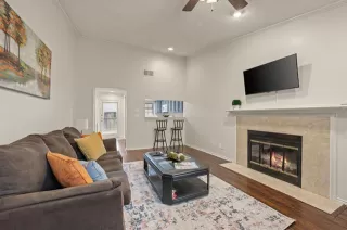 Photo #5: 21066464 Listing