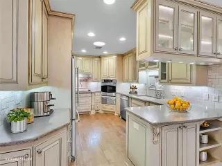 Photo #5: 21068567 Listing