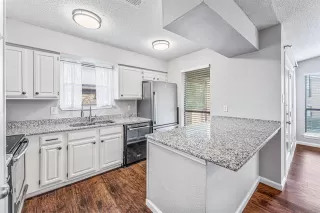 Photo #3: 21070275 Listing