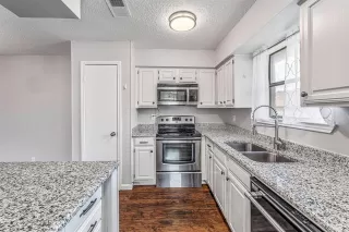 Photo #6: 21070275 Listing