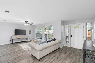 Photo #4: 21070926 Listing