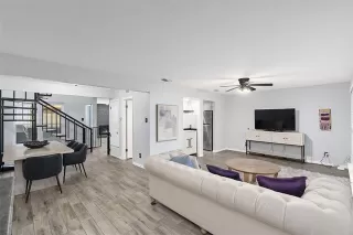 Photo #5: 21070926 Listing