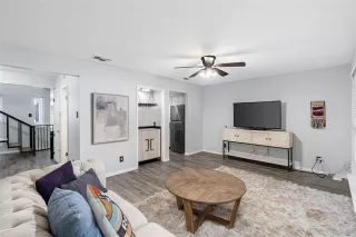 Photo #6: 21070926 Listing