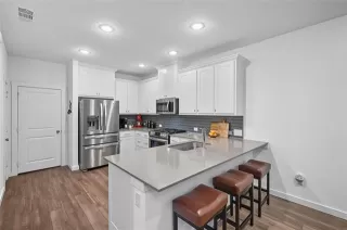 Photo #4: 21071187 Listing