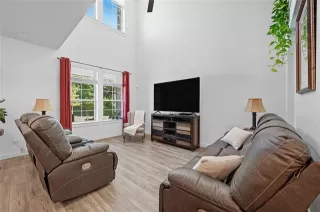 Photo #6: 21071187 Listing