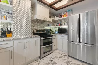 Photo #4: 21073694 Listing