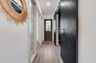 Photo #6: 21074413 Listing