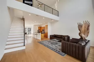 Photo #2: 21077718 Listing