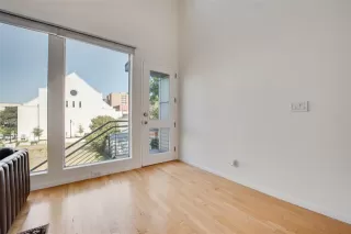 Photo #4: 21077718 Listing