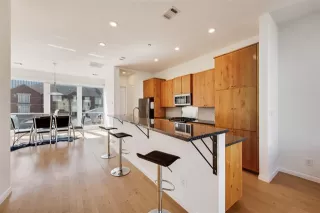 Photo #5: 21077718 Listing