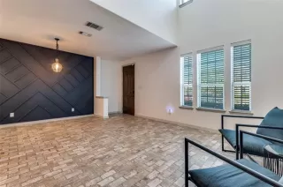 Photo #5: 21080096 Listing 