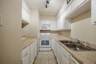 Photo #6: 21080738 Listing