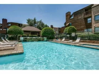 Photo #3: 21081552 Listing