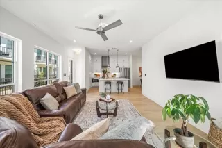 Photo #5: 21082858 Listing 