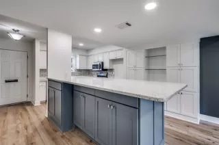 Photo #5: 21083544 Listing