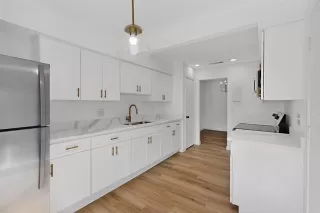 Photo #3: 21086775 Listing