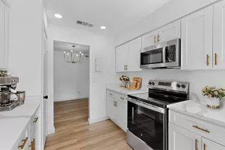 Photo #5: 21086775 Listing