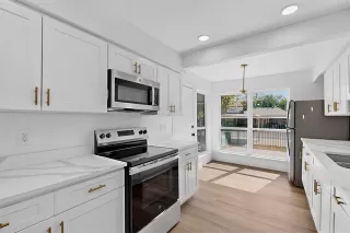 Photo #6: 21086775 Listing