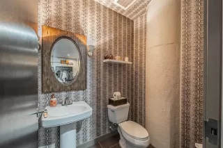 Photo #5: 21090653 Listing