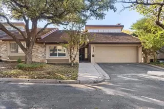 Browse active condo listings in MEADOWBROOK HILLS CHIMNEY WOOD