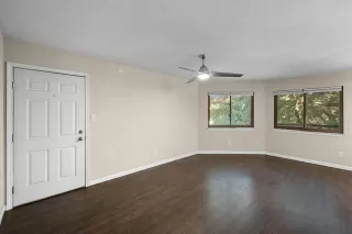 Photo #4: 21093250 Listing