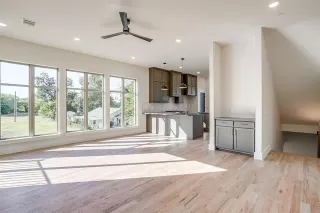 Photo #3: 21094430 Listing