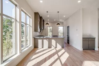 Photo #5: 21094430 Listing