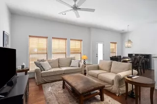Photo #4: 21094700 Listing