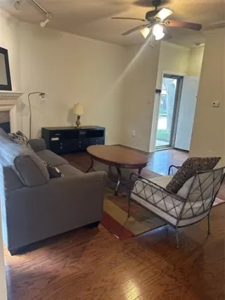 Photo #6: 21095872 Listing