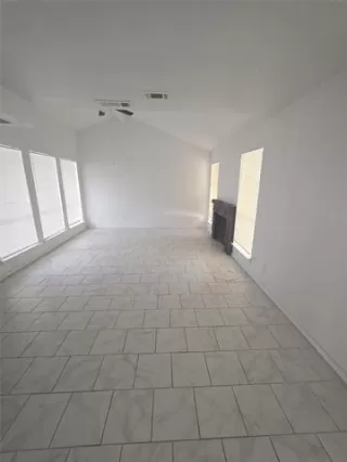 Photo #5: 21098800 Listing 