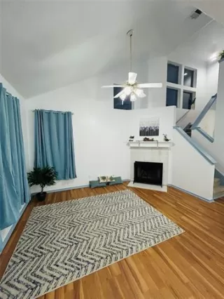 Photo #4: 21104285 Listing