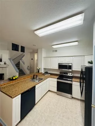 Photo #5: 21104285 Listing