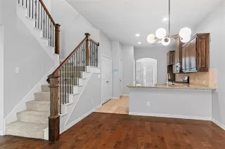 Photo #2: 21105611 Listing