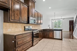 Photo #3: 21105611 Listing