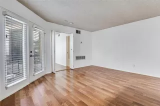 Photo #6: 21105625 Listing