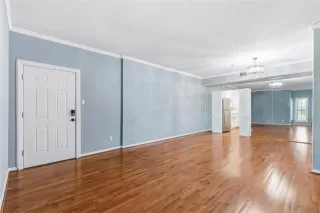 Photo #5: 21105684 Listing