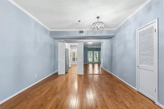 Photo #6: 21105684 Listing