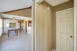 Photo #4: 21106099 Listing