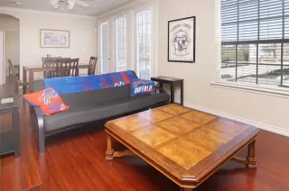 Photo #5: 21108383 Listing