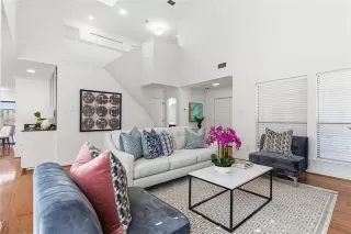 Photo #4: 21111104 Listing 