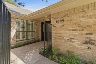 Photo #2: 21111119 Listing 