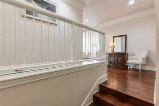 Photo #5: 21111382 Listing