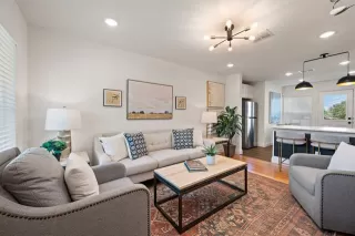 Photo #4: 21112328 Listing