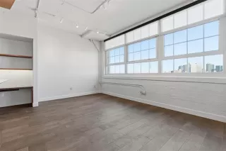 Photo #5: 21112888 Listing